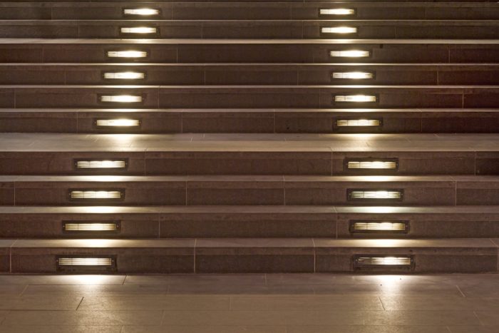smartLEDs - Oświetlenie schodowe - Podświetlenie LED w podstopnicach schodów 